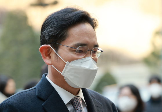 Samsung Electronics Executive Chairman remains as the top dividend receiver with 199.1 billion won, down 58.6 billion won from a year earlier. [YONHAP]