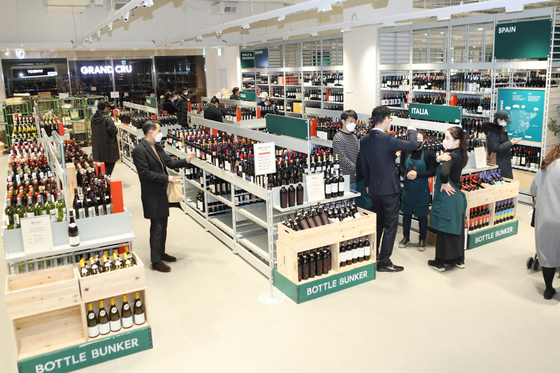 Lotte Mart's Bottlebunker wine store [LOTTE MART]