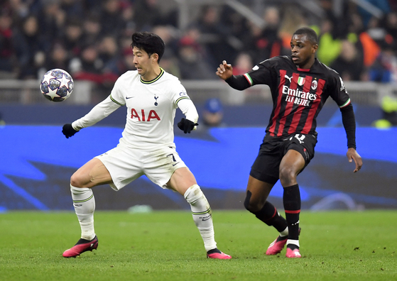 Tottenham Hotspur's Son Heung-min in action against AC Milan's Pierre Kalulu during a UEFA Champions League round of 16 match at San Siro in Milan on Tuesday.  [REUTERS/YONHAP]