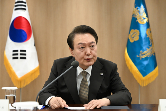 President Yoon Suk Yeol at his office in Yongsan on Feb. 15. [NEWS1] 