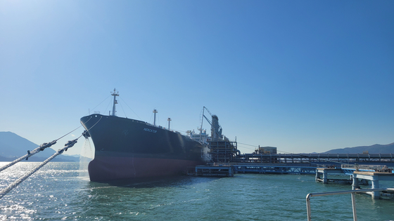 A liquefied petroleum gas carrier named Mercartor built by Hyundai Samho Heavy Industries docked at Posco International's Gwangyang LNG Terminal [POSCO INTERNATIONAL]