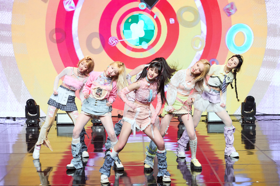 Girl group TRI.BE performs lead track "We Are Young" from its second EP “W.A.Y” at Tuesday’s showcase at the Ilchi Art Hall in southern Seoul’s Gangnam District. [TR ENTERTAINMENT]