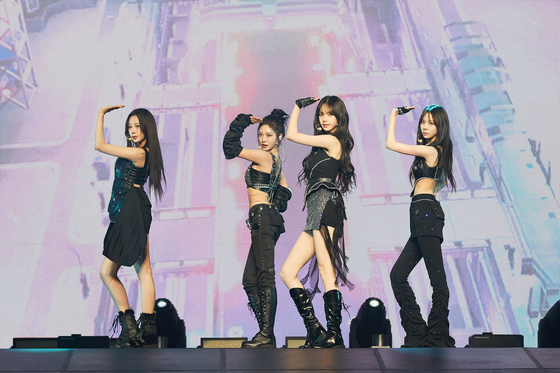 Girl group aespa at its first concert, ″Synk: Hyper Line″ [SM ENTERTAINMENT]