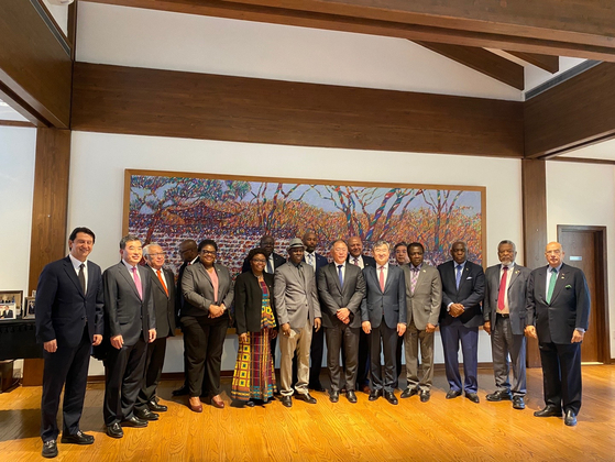 Hyundai Motor Group Executive Chair Euisun Chung, sixth from right, and Cho Tae-yong, Korea's ambassador to the United States, fifth from right, take a photo with ambassadors from African and Caribbean nations to the United States after having a meeting to ask for their support for Busan's bid for the World Expo 2030. [HYUNDAI MOTOR]