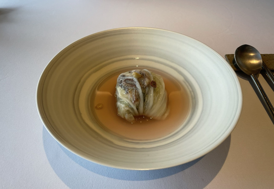 The view of Gyeongbok Palace out the window of Onjium, top, and one style of kimchi served at the restaurant [LEE SUN-MIN]