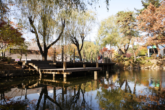 Jaha Pond, a popular rest area on the Gwanak Main Campus [SEOUL NATIONAL UNIVERSITY]