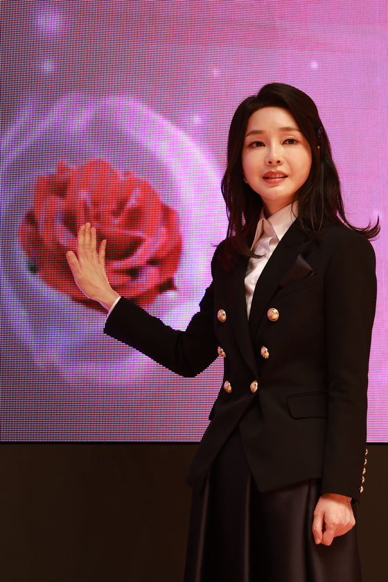 First lady Kim Keon-hee attends an International Women’s Day held at COEX, Seoul, on Wednesday. [PRESIDENTIAL OFFICE]