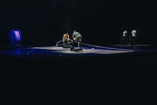Contestants Woo Jin-yong and Jung Hae-min each pull a spool of heavy rope from a machine for the final tournament of ″Physical:100″ [NETFLIX]