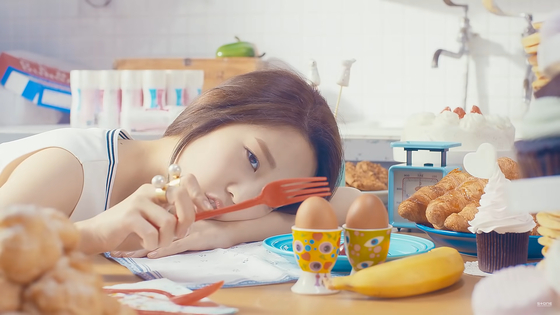 Singer Park Bo-ram's 2015 dance track "Beautiful," which is dedicated to the idea of “getting prettier,” “being complimented” and “being loved” [SCREEN CAPTURE]