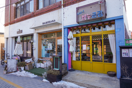 Seohak Art Village located across Jeonju Hanok Village. [KOREA TOURISM ORGANIZATION]
