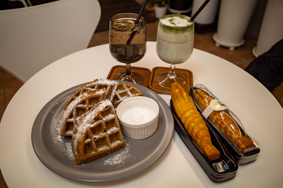 Cafe Zhot serves special items inspired by local foods. [BAEK JONG-HYUN] 
