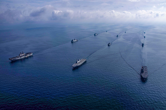 South Korean and U.S. warships engaging in combined drills in waters off Pohang, North Gyeongsang, on March 22. [KOREA NAVY]