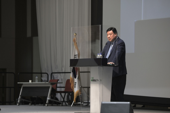 Celltrion Chairman Seo Jung-jin speaks during a shareholder meeting Tuesday in Incheon. [CELLTRION]