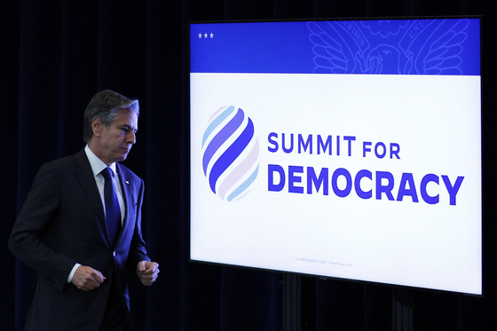 U.S. Secretary of State Antony Blinken, left, in Washington Tuesday, ahead of the second Summit for Democracy led by U.S. President Joe Biden and co-hosted by President Yoon Suk Yeol and four other leaders set to take place over Wednesday and Thursday. [AP/YONHAP]