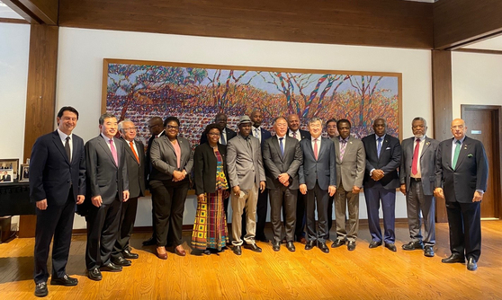 Hyundai Motor Group Executive Chair Euisun Chung, sixth from right, and Cho Tae-yong, Korea's ambassador to the United States, fifth from right, take a photo with ambassadors from African and Caribbean nations to the United States after having a meeting to ask for their support for Busan's bid for the World Expo 2030. [HYUNDAI MOTOR] 