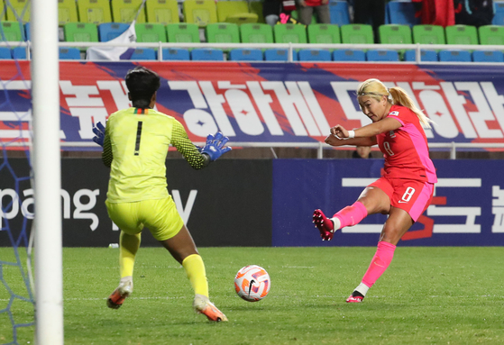 Cho So-hyun, right, scores a goal in a friendly with Zambia at Suwon World Cup Stadium in Suwon, Gyeonggi on Friday. [NEWS1] 