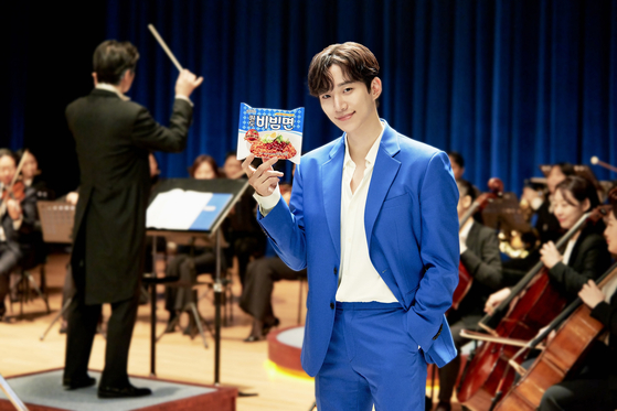 Singer and actor Lee Jun-ho promotes Paldo Bibimmyeon. [PALDO]