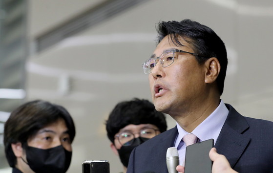Kim Tae-hyo, principal deputy national security adviser, speaks to reporters at Incheon International Airport Saturday after returning from a five-day trip to Washington. [NEWS1]