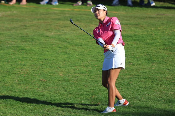 Sung Yu-jin reacts after a chip shot on the 18th hole during the final round of the Lotte Championship presented by Hoakalei at Hoakalei Country Club on Saturday in Ewa Beach, Hawaii. [GETTY IMAGES/YONHAP] 