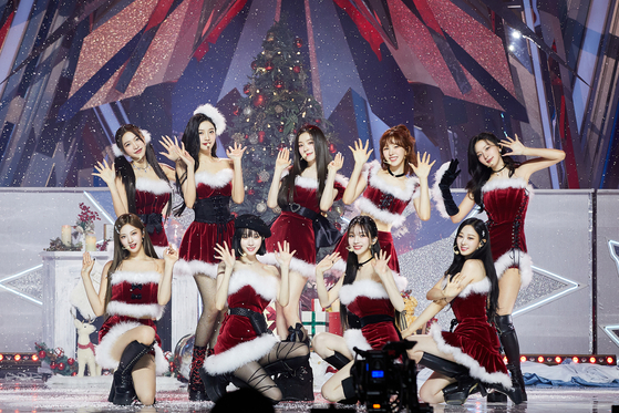 Girl groups Red Velvet and aespa at the ″SMTOWN LIVE 2023″ concert on Jan. 1, 2023 [SM ENTERTAINMENT]