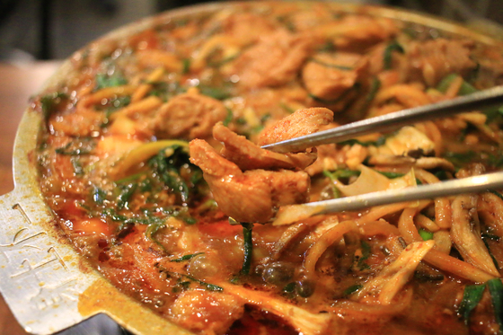 Jjolgalbi, or marinated pork ribs that come with a pool of sauce, sold at Palbaegjib. [PALBAEGJIB]