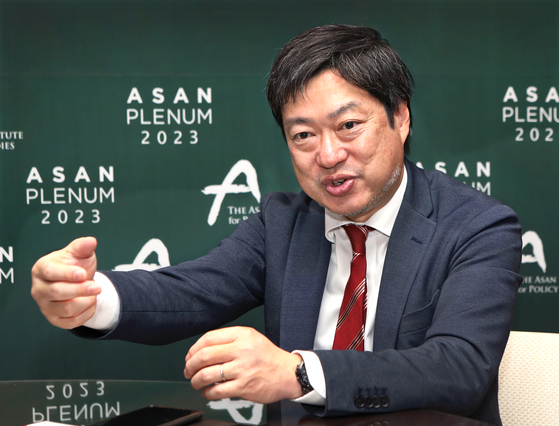 Ken Jimbo, professor of international security at Keio University in Tokyo, speaks with the press at the Asan Plenum 2023 in Seoul on Tuesday. [PARK SANG-MOON]