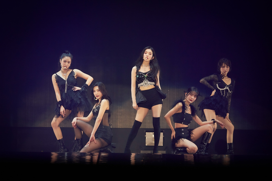 Girl group Red Velvet performs during its ″R to V″ concert in KSPO Dome, southern Seoul. [SM ENTERTAINMENT]