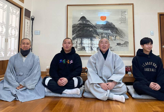 RM, far right, visits Hwaeom Temple in South Jeolla to seek for guidance on Dec. 29. [HWAEOM TEMPLE]