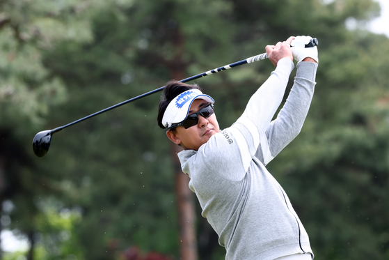 Park Sang-hyun hits his tee shot on the fourth hole duirng the Korea Championship Presented by Genesis at the Jack Nicklaus Golf Club Korea in Incheon on Sunday. [GETTY IMAGES]