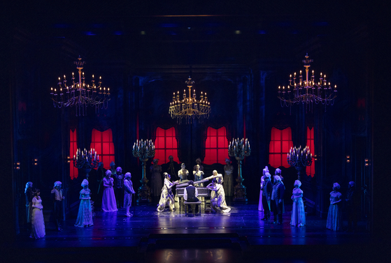 The musical "Beethoven's Secret," starring singer Park Hyo-shin as Beethoven, began its month-long run at the Sejong Center for the Performing Arts in central Seoul. [EMK MUSICAL COMPANY] 