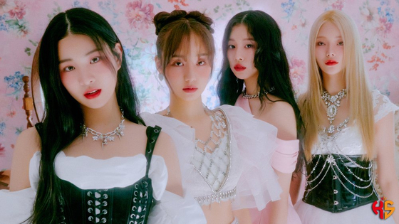 Girl group Fifty Fifty [ATTRAKT]