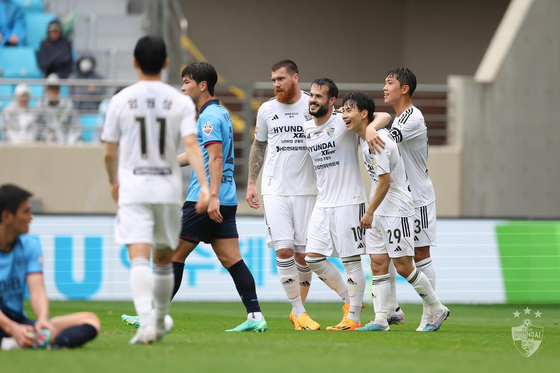 Ulsan Hyundai players celebrate during a K League game against Daegu FC at DGB Daegu Bank Park in Daegu in a photo shared on Ulsan's official Facebook account on Saturday. [SCREEN CAPTURE]