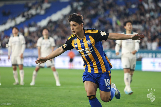 Ulsan Hyundai's Joo Min-kyu celebrates after scoring a penalty during a K League game against Gangwon FC at Ulsan Munsu Football Stadium in Ulsan in a photo shared on Ulsan's official Facebook page on Tuesday. [SCREEN CAPTURE]
