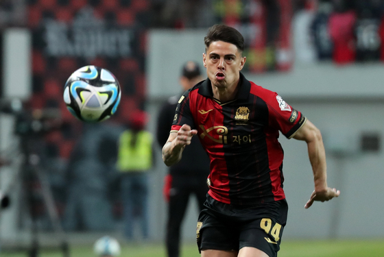 FC Seoul's Willyan Barbosa in action during a K League game against Gwangju FC at Seoul World Cup Stadium in Mapo District, western Seoul on Tuesday. [NEWS1] 