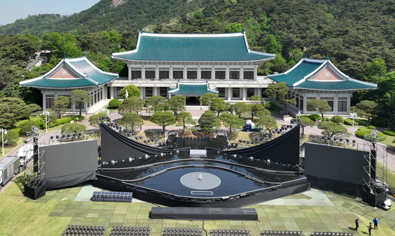 A special event is held to celebrate the one year anniversary of the Blue House in Jongno District, central Seoul, opening to the public on May 10, 2023. [YONHAP] 