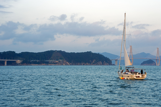 Jeo Island in Geoje, South Gyeongsang, was opened to the public in September, 2019. [BAEK JONG-HYUN]