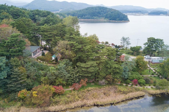 First president of Korea Syng-man Rhee spent his summers in his retreat, now operating as Rhee Syng-man Hwajinpo Memorial Hall, Goseong, Gangwon. [GOSEONG COUNTY]