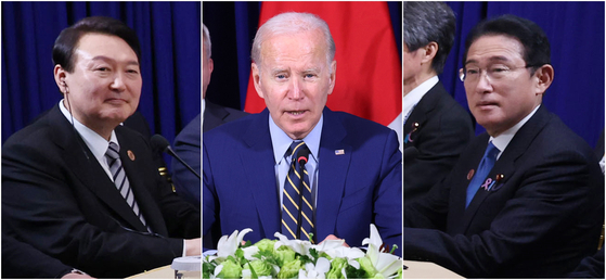 From left, President Yoon Suk Yeol, U.S. President Joe Biden and Japanese Prime Minister Fumio Kishida during their summit at a hotel in Phnom Penh on Nov. 13. [YONHAP]