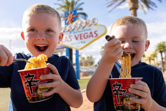 Identical twin boys enjoying Nongshim's Shin Ramyun noodles in Las Vegas. [NONGSHIM]