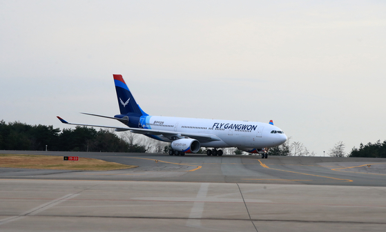 A Fly Gangwon plane arrives at Yangyang International Airport in Gangwon. [YONHAP]