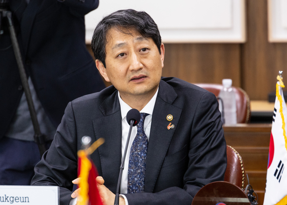 Trade Minister Ahn Duk-geun attends the 2+2 ministerial meeting between Korea and Canada held at the Ministry of Foreign Affairs in central Seoul on May 16. [YONHAP]