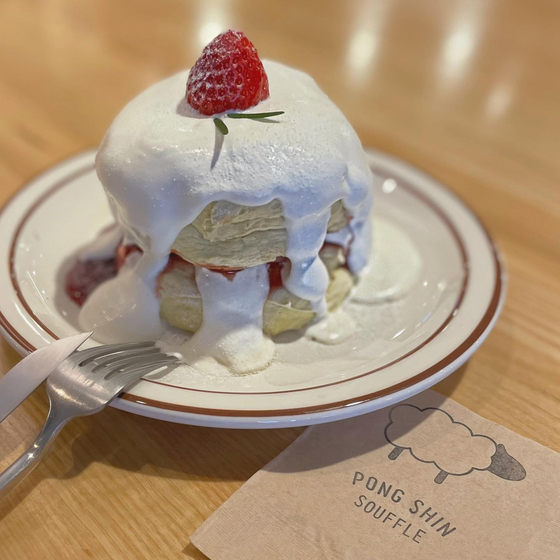 Souffle pancakes at Pongshin [PONGSHIN]
