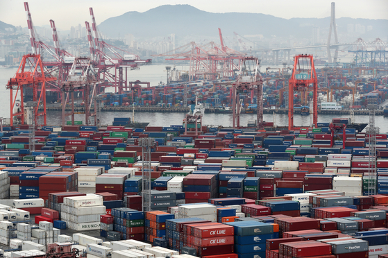 Containers being loaded at the port of Busan on Thursday.[NEWS1] 