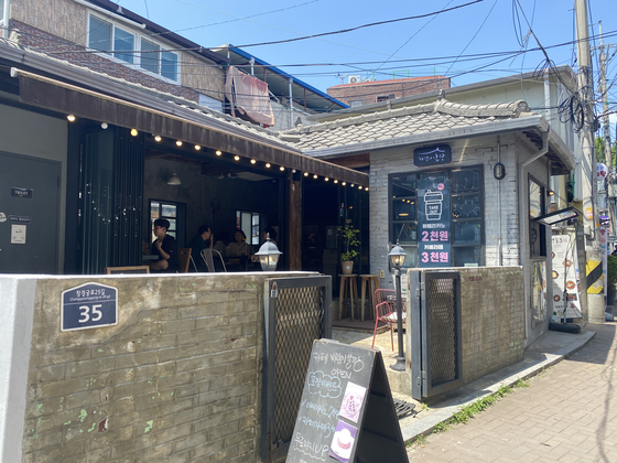 Barami Sallang is a unique cafe that is located near the campus of Sungkyunkwan University in central Seoul. [ASSEMGUL SADYKOVA]