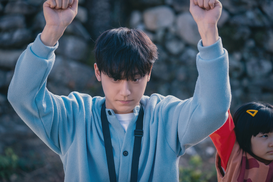 Lee Do-hyun plays Kang-ho, Young-soon's son, who is brought up very strictly by his mother, in the JTBC drama ″The Good Bad Mother.″ [SLL]