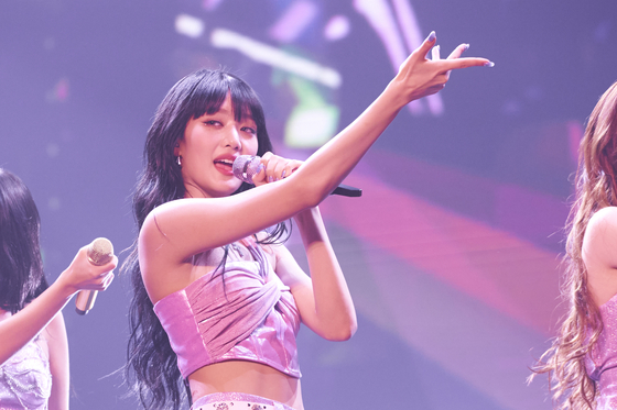 Minnie performs during (G)I-DLE's second world tour, ″I am FREE-TY″ on Saturday at Jamsil Gymnasium in Songpa District, southern Seoul. [CUBE ENTERTAINMENT]       