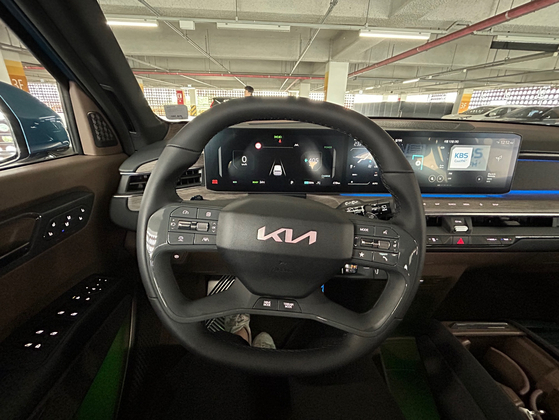 The steering wheel of the Kia EV9 [SARAH CHEA]