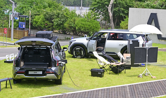 EV9 has a vehicle-to-load function that uses the car's battery to charge external electronic devices. Kia says it has enough voltage to use a rice cooker or mini microwave, a big plus for avid campers. [KIA] 