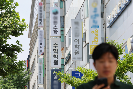 The Daechi-dong neighborhood of Gangnam District, southern Seoul, is well known for its private cram schools, or hagwon. [YONHAP]