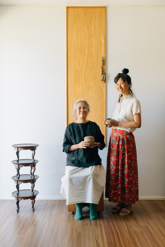 Portrait of Ae Jin Huys, right, and Moon Sung-hee [SUSTAINWORKS - KIM ZINHO]
